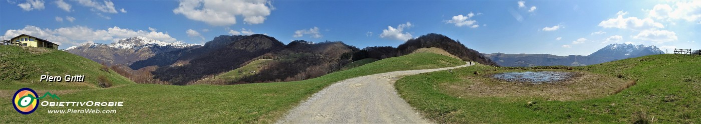 12 Iniziale tratto panoramico pianeggiante su strada sterrata.jpg